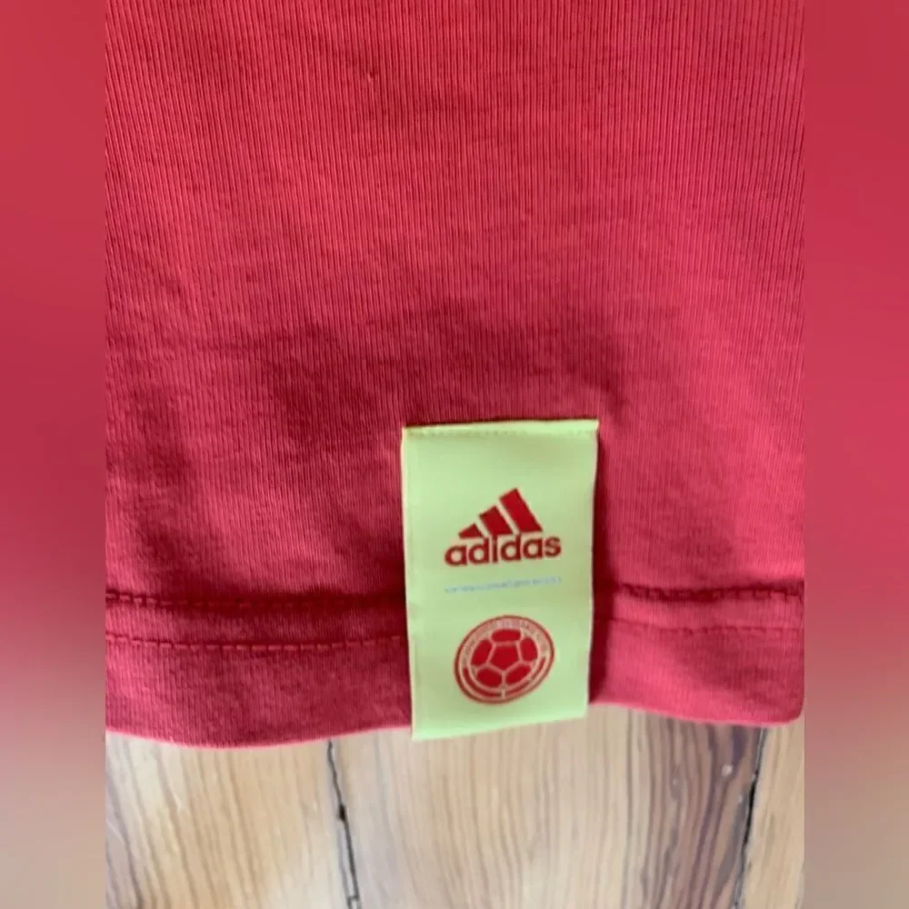 Adidas T-shirt